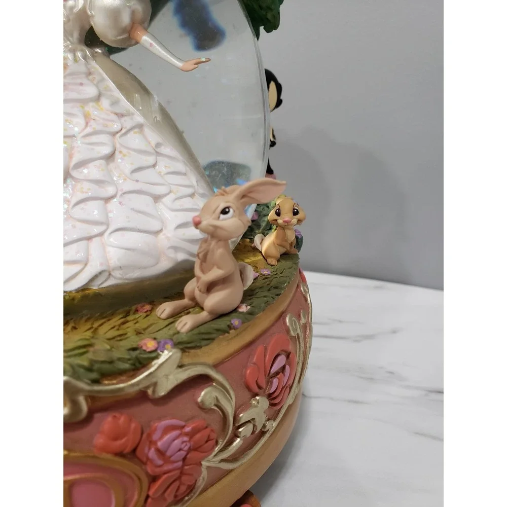 Disney Enchanted‎ Snow Globe With Giselle And Animal Friends
